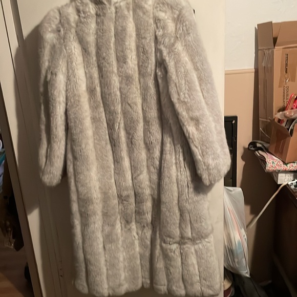 Fur coat.  MIDI length sz 12-14 - Picture 6 of 7